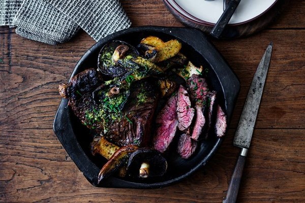 Hanger steak with mushrooms in pine butter