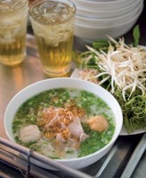 Hanoi pork and vermicelli noodle soup (Bún môc Hà Nôi)