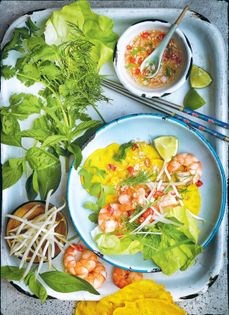 Happy pancakes with prawns & lime chilli sauce 