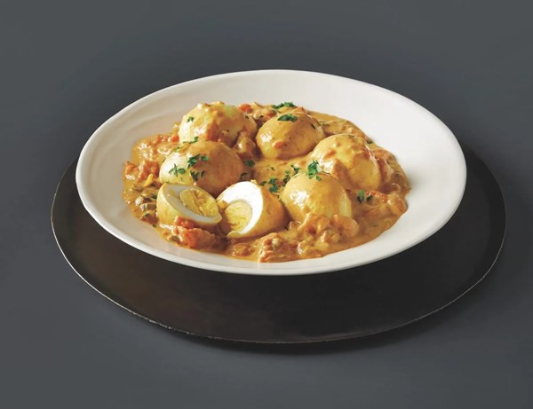 Hard-boiled eggs in quick tomato curry sauce