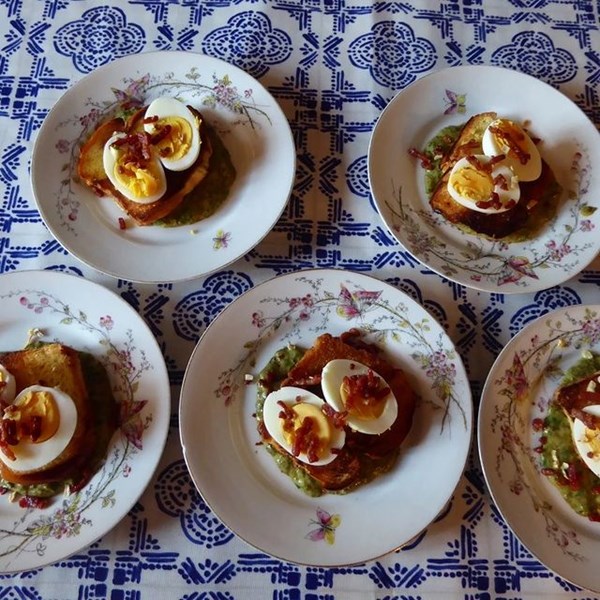 Hard-boiled eggs with sorrel (Les oeufs durs à l'oseille)