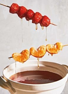 Hard-candied fruits on a stick (冰糖葫芦)