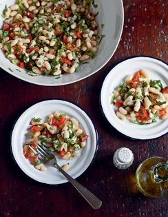 Haricot bean salad (Piyaz)
