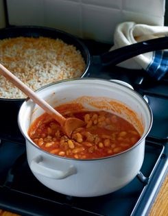 Haricot beans and lamb in a tomato sauce (Kuru fasulye)