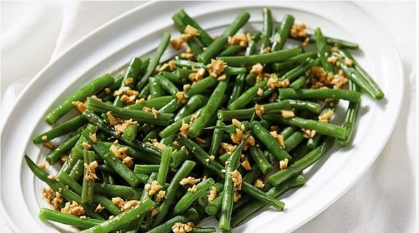 Haricots verts in ginger sauce (Jiang zhi jiang dou)