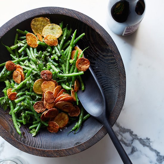 Haricots verts salad with crispy potato chips