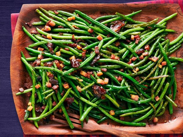 Haricots verts with pancetta and dates 