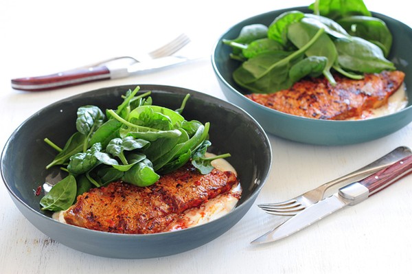 Harissa steaks with yoghurt sauce