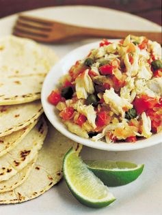 Hashed crab with capers (Salpicón de jaiba con alcaparras)