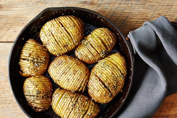 Hasselback potato skillet bake