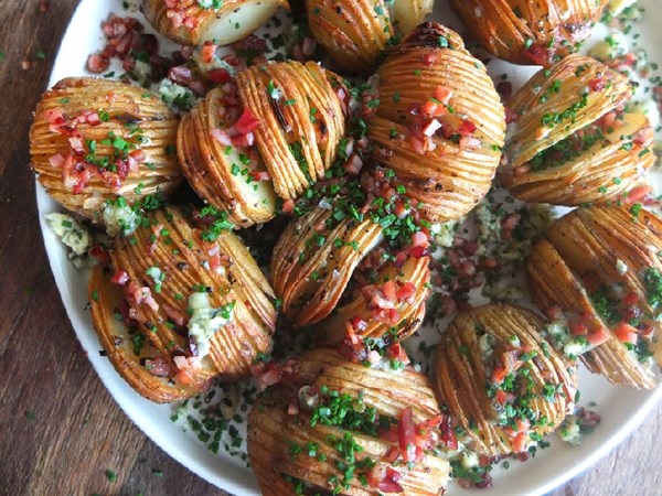Hasselback potatoes with garlic, Stilton and bacon