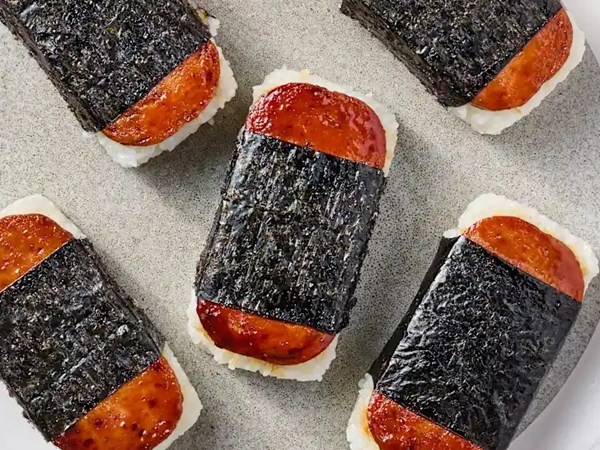 Hawaii-style Spam musubi 
