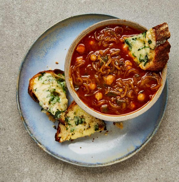 Hawaij onion and chickpea soup with cheesy bread