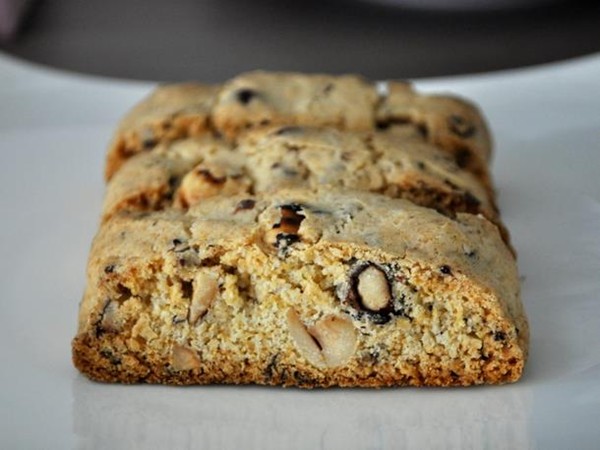 Hazelnut black pepper biscotti
