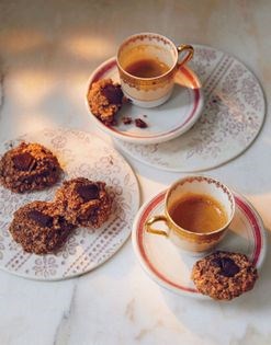 Hazelnut, cardamom & chocolate amaretti