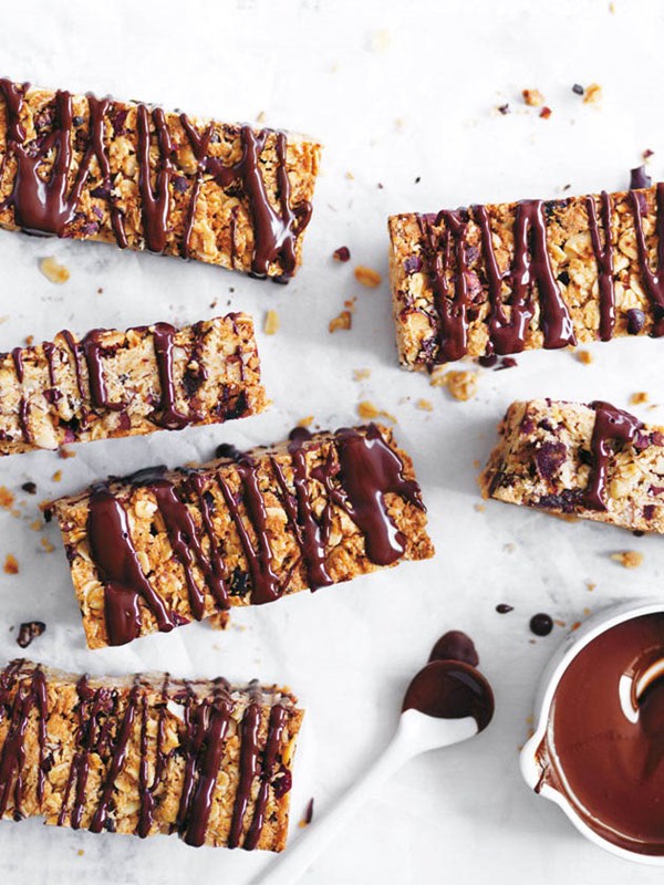 Hazelnut choc chip muesli bars