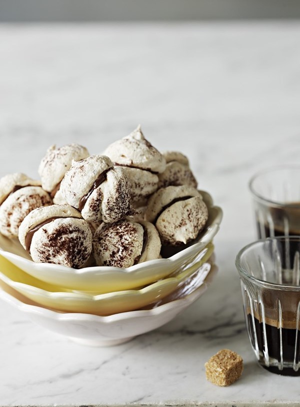 Hazelnut, chocolate and Turkish Delight meringues