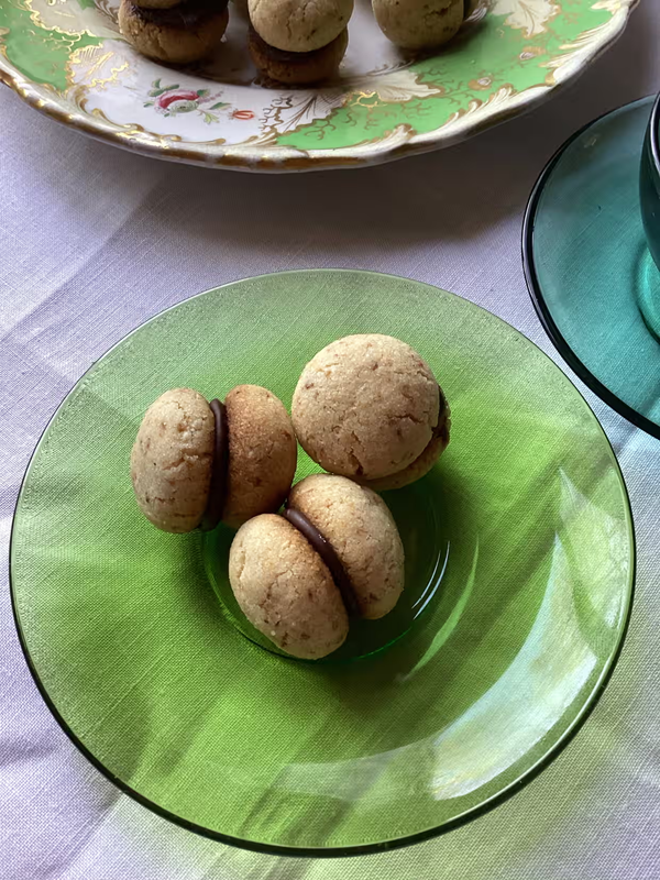 Hazelnut chocolate sandwich biscuits (Baci di dama)