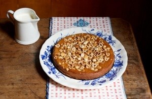 Hazelnut, cinnamon and sour cream cake