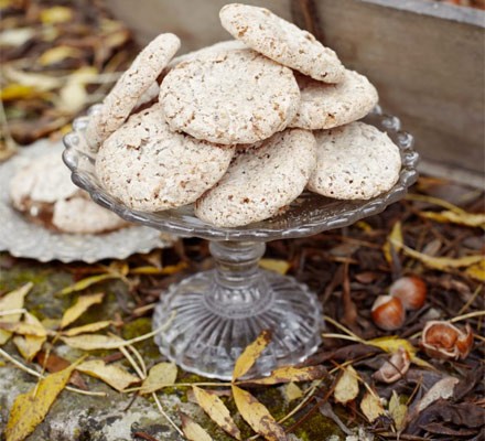 Hazelnut crisps
