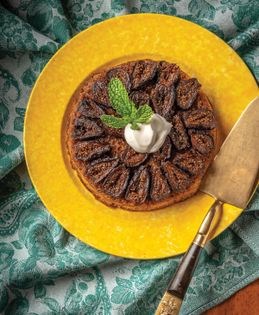 Hazelnut-dried fig upside down cake