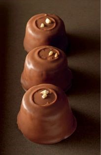 Hazelnut feuillantine cakes