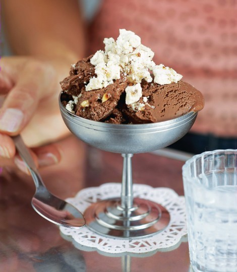 Hazelnut meringue and chocolate ice cream