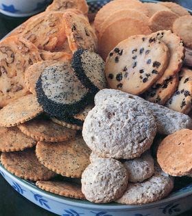 Hazelnut meringue biscuits