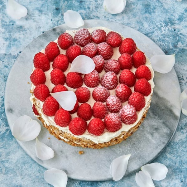 Hazelnut meringue cake