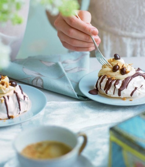 Hazelnut meringue nests with coffee cream
