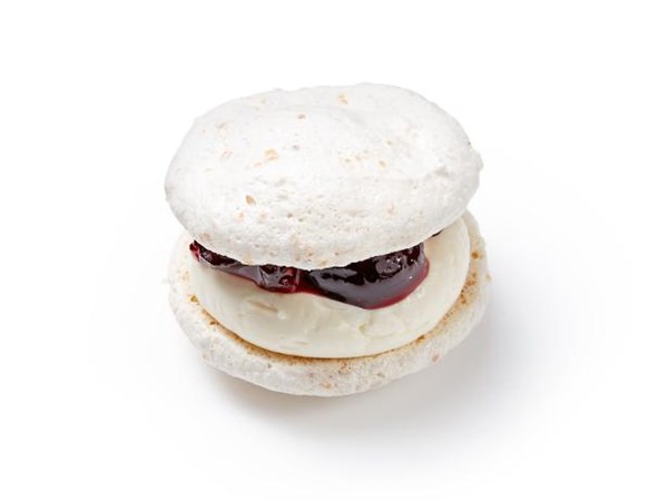 Hazelnut meringue sandwich cookies