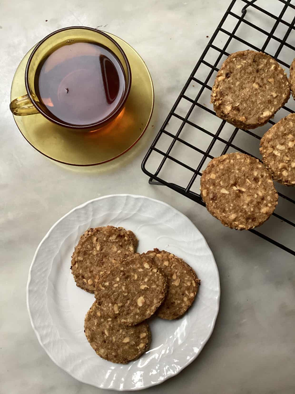 Hazelnut, spelt and butter biscuits