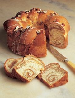 Hazelnut twist cake