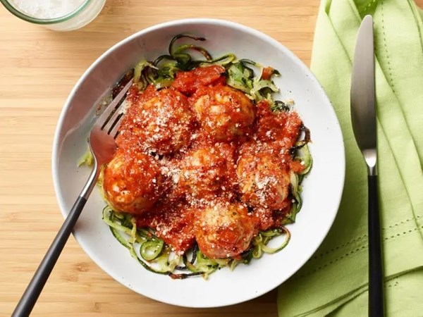 Healthy air fryer turkey meatballs with zoodles 
