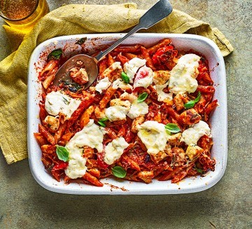 Healthy chicken pasta bake