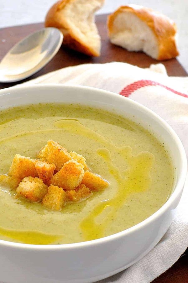 Healthy creamy broccoli soup