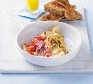 Healthy pepper, tomato & ham omelette 
