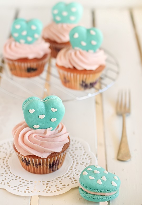 Heart polka dot macarons & vanilla bean blueberry cupcakes