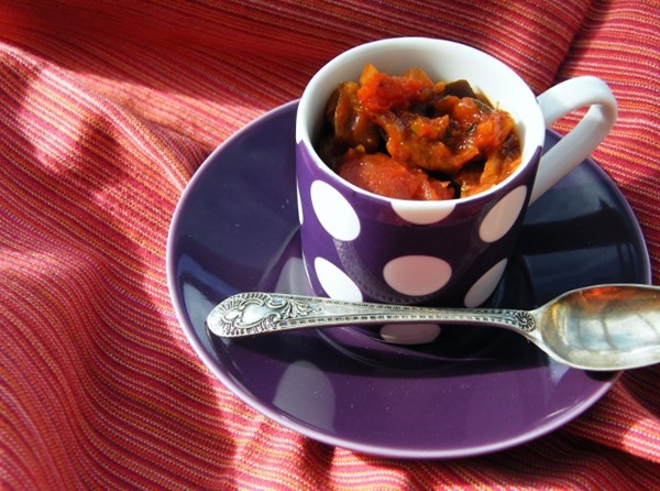 Hearty aubergine pizza sauce