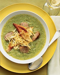 Hearty fennel soup with sausage and Gouda croutons