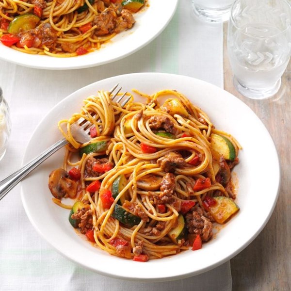 Hearty garden spaghetti