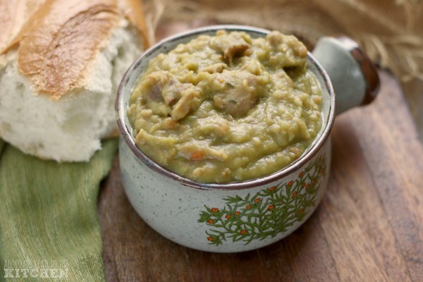 Hearty ham and split pea soup