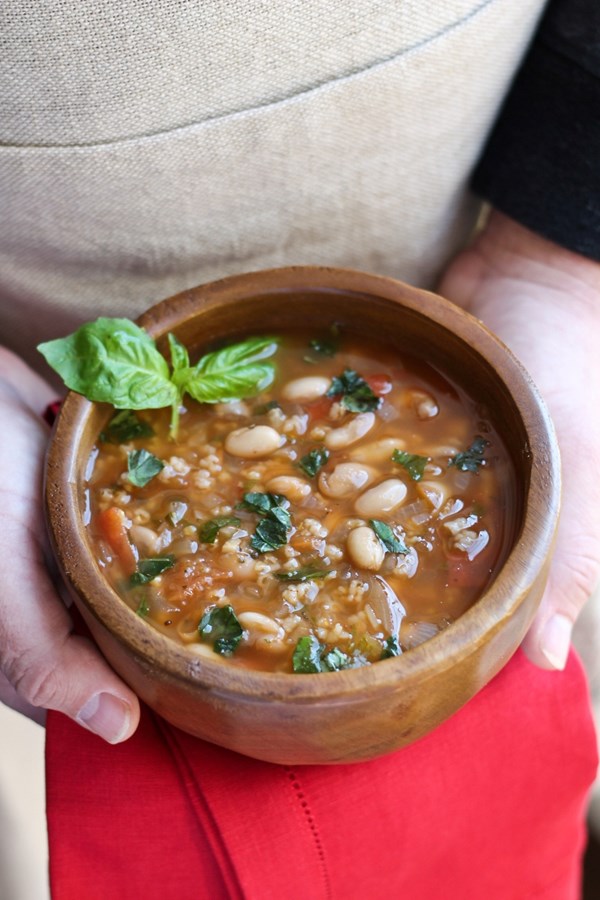 Hearty Italian white bean-basil soup