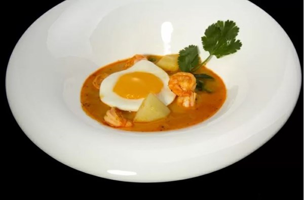 Hearty shrimp soup (Chupe de camarones)