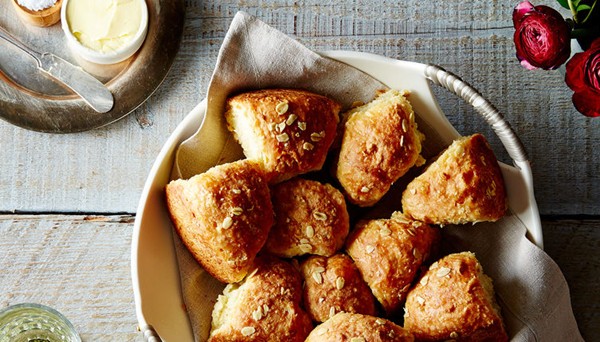 Heavenly oatmeal-molasses rolls