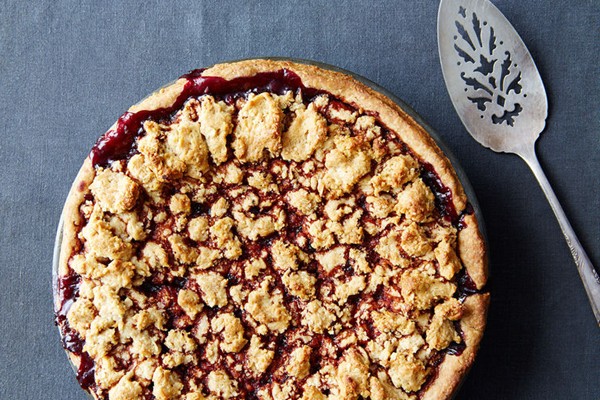 Heda's mostly blackberry pie with hazelnut crumb crust