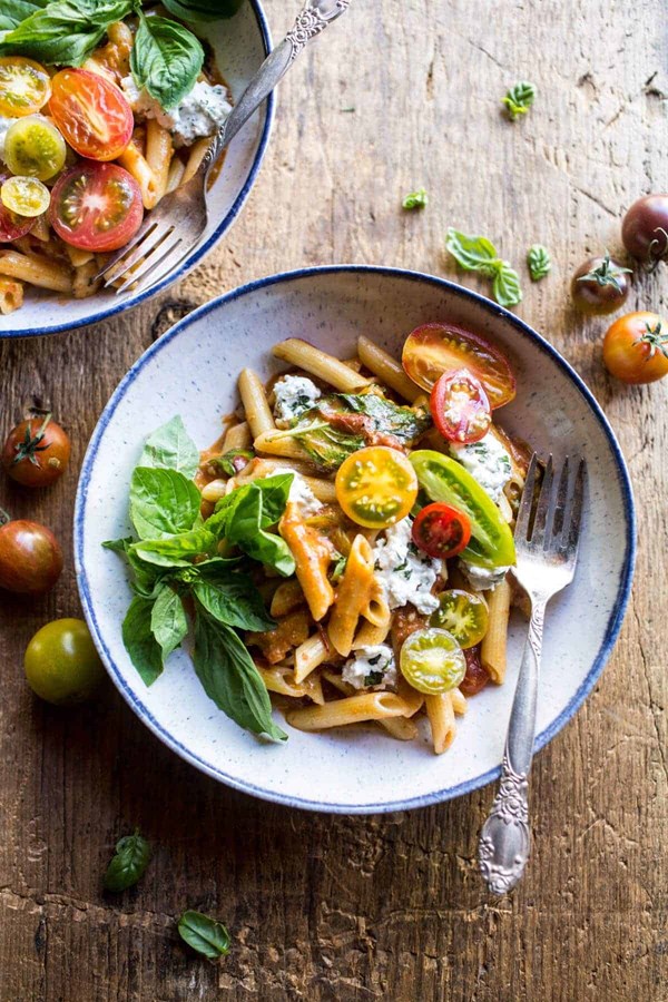 Heirloom tomato pomodoro penne pasta
