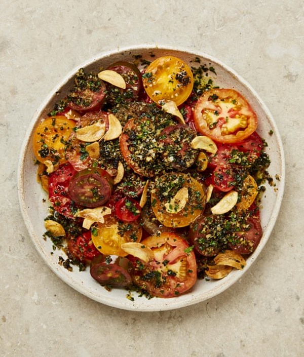 Heirloom tomato salad with black garlic crumb