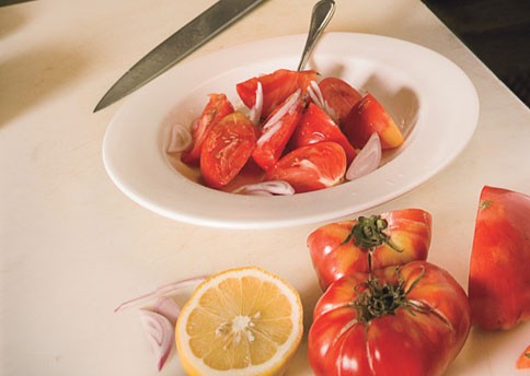 Heirloom tomato salad with buttermilk dressing and blue cheese