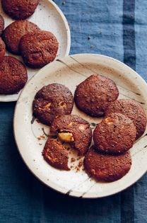 Hemp butter & white chocolate cookies